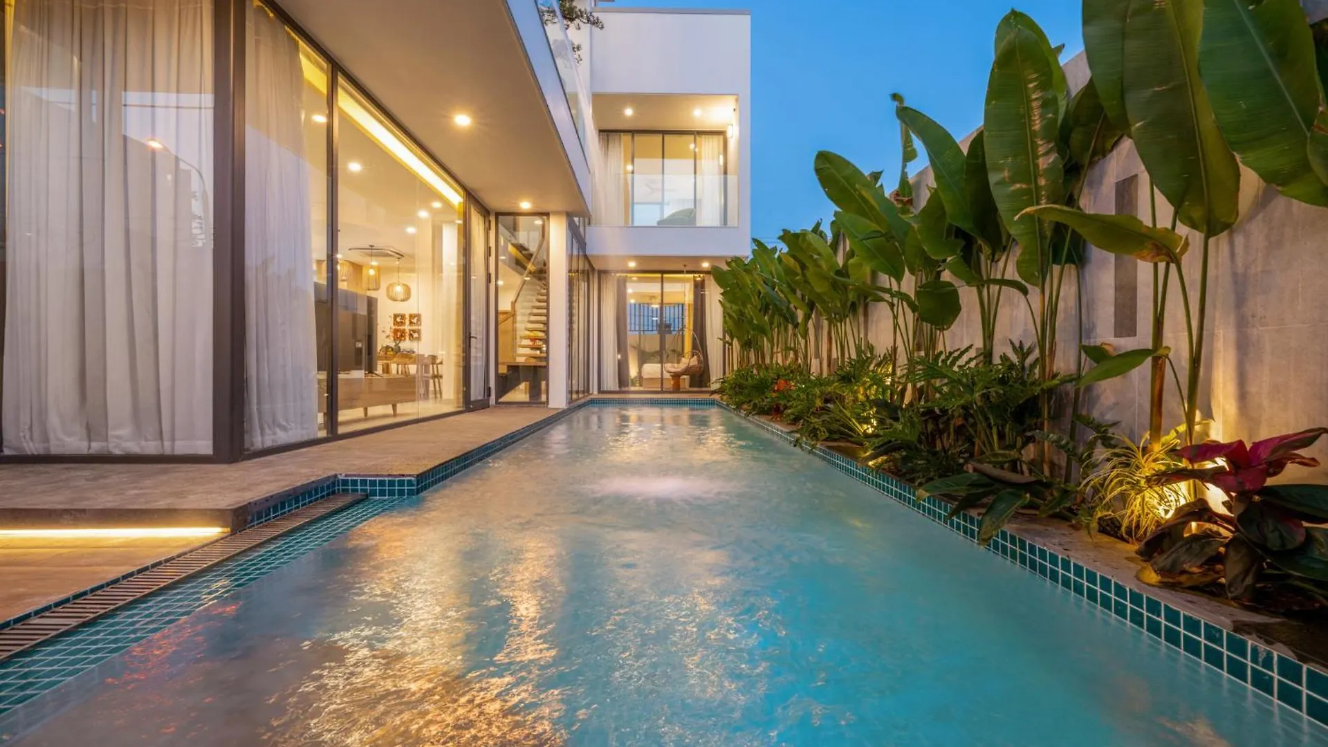 Amazing Newly Built Beach Pool Villas Danang 0*, ダナン市 ベトナム