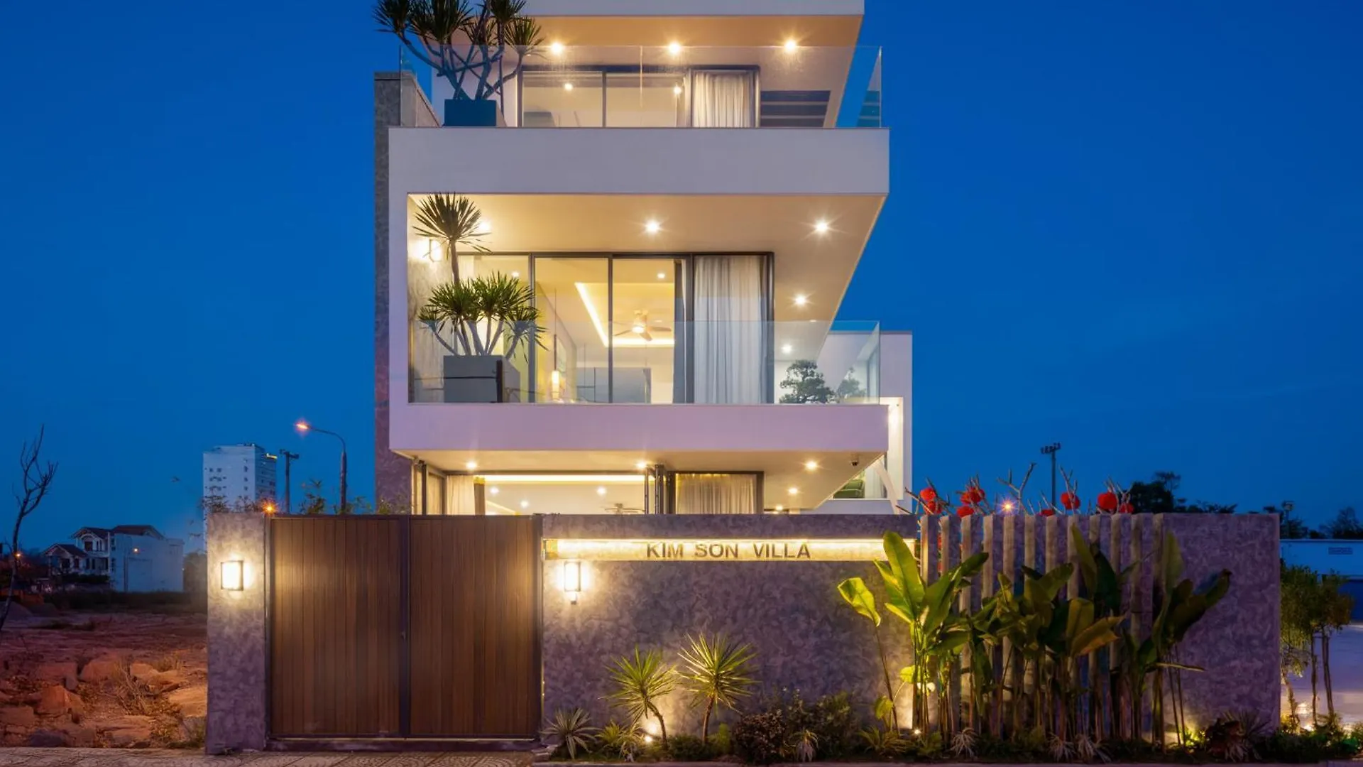 Amazing Newly Built Beach Pool Villas Danang 0*, ダナン市 ベトナム