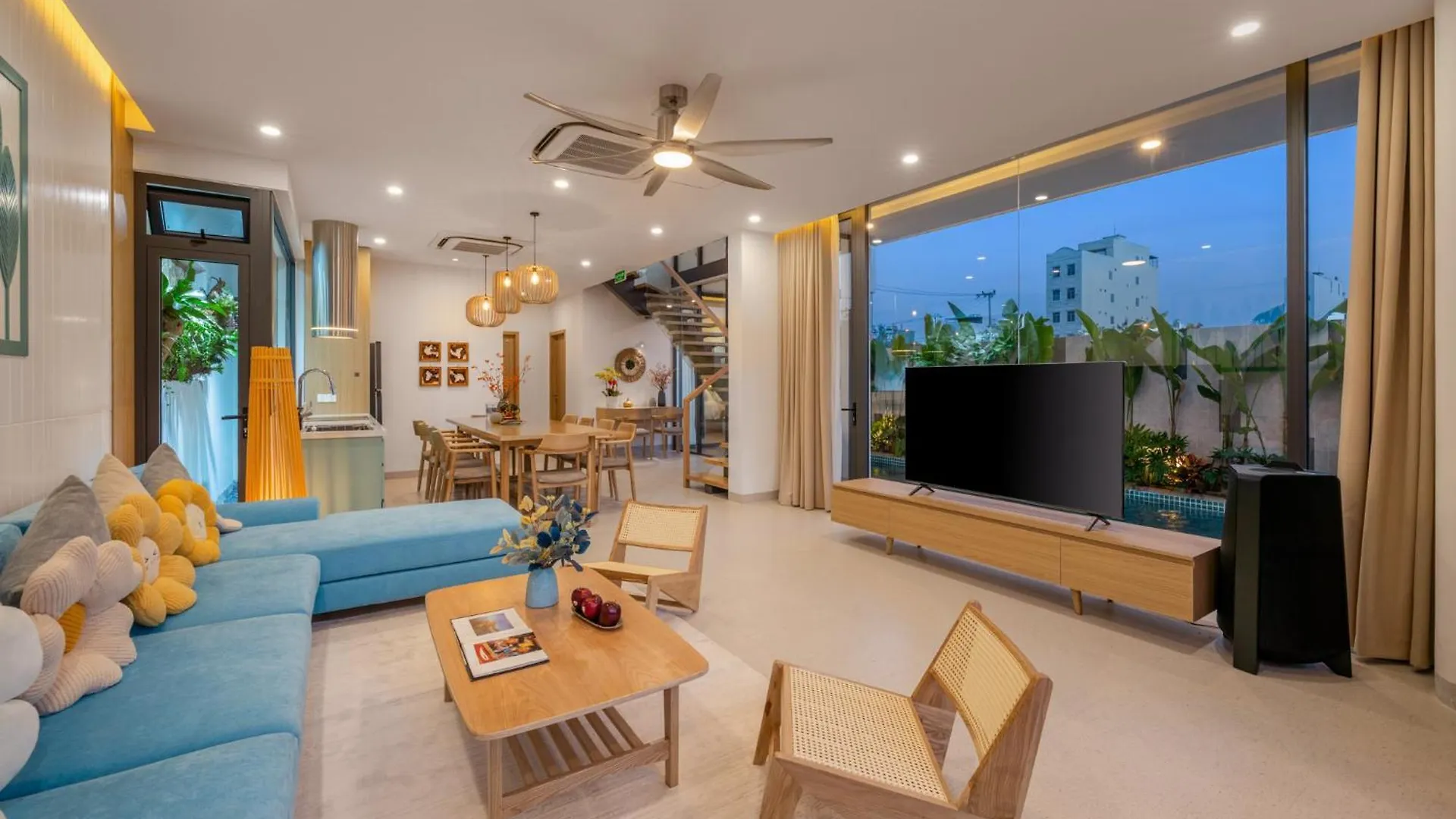 Amazing Newly Built Beach Pool Villas Danang